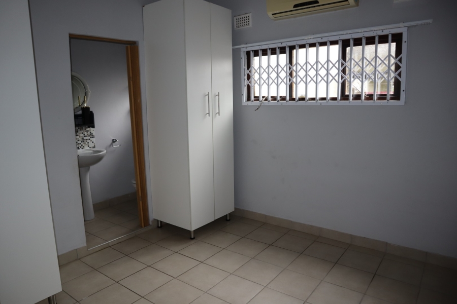 To Let 1 Bedroom Property for Rent in Manors KwaZulu-Natal