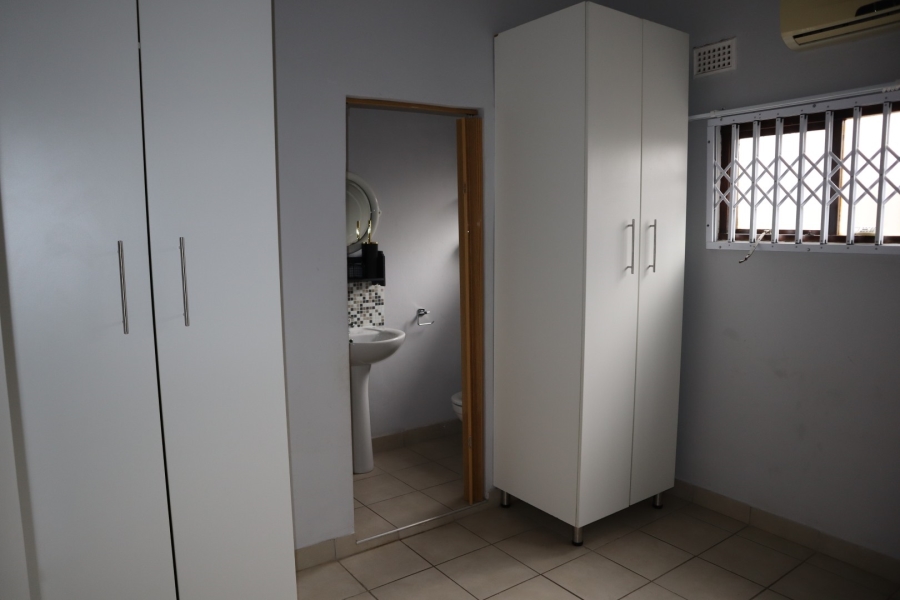 To Let 1 Bedroom Property for Rent in Manors KwaZulu-Natal