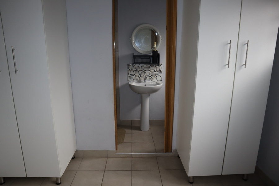 To Let 1 Bedroom Property for Rent in Manors KwaZulu-Natal