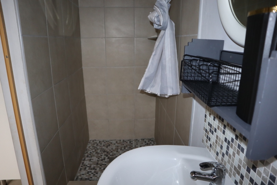 To Let 1 Bedroom Property for Rent in Manors KwaZulu-Natal