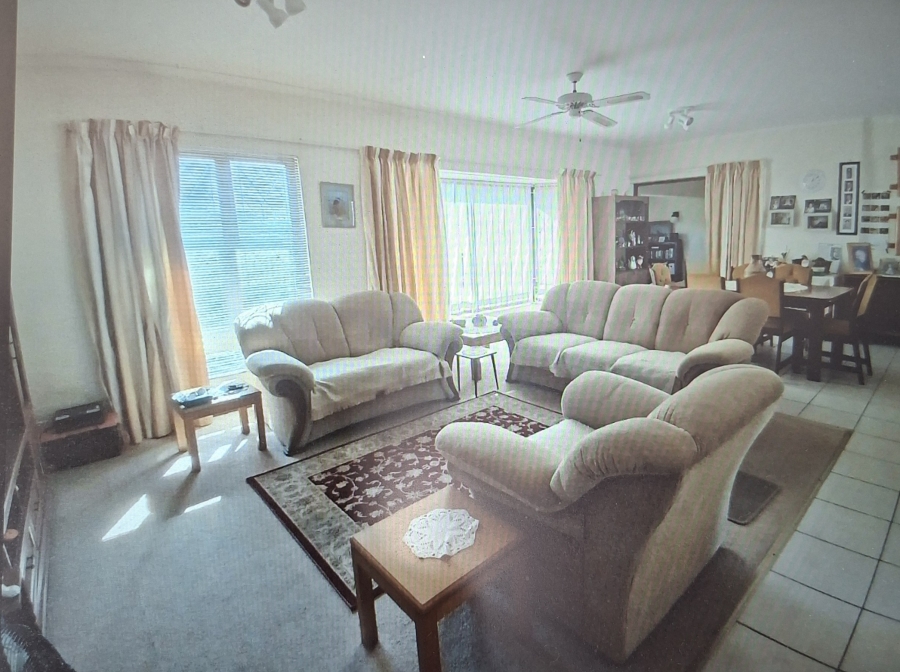 2 Bedroom Property for Sale in Uvongo KwaZulu-Natal