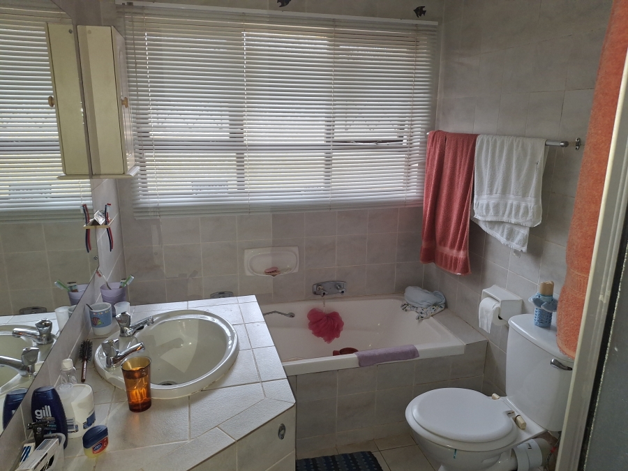 2 Bedroom Property for Sale in Uvongo KwaZulu-Natal