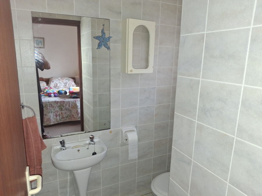 2 Bedroom Property for Sale in Uvongo KwaZulu-Natal