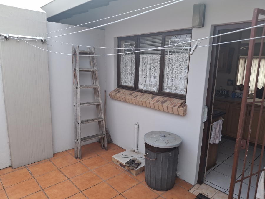 2 Bedroom Property for Sale in Uvongo KwaZulu-Natal