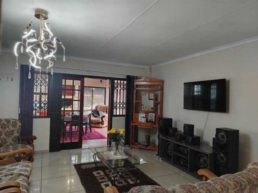 To Let 4 Bedroom Property for Rent in Birdswood KwaZulu-Natal