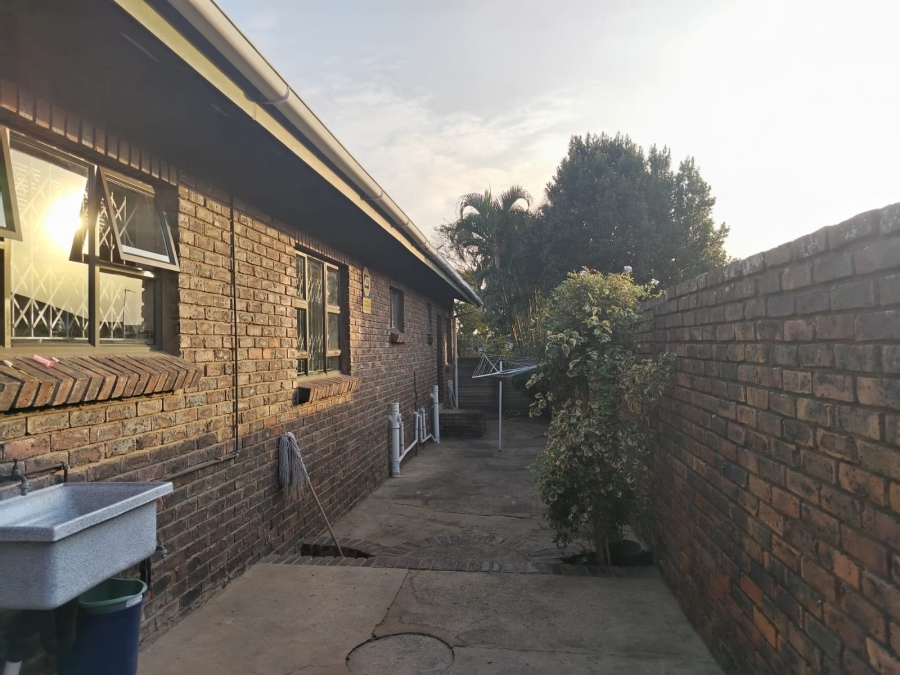 To Let 4 Bedroom Property for Rent in Birdswood KwaZulu-Natal