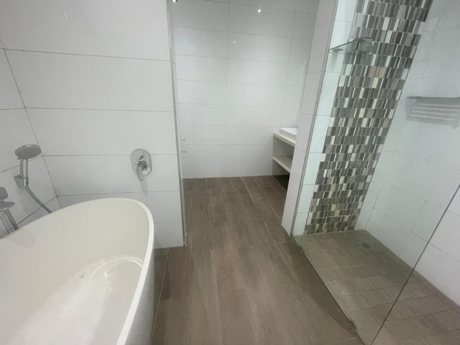4 Bedroom Property for Sale in Essenwood KwaZulu-Natal