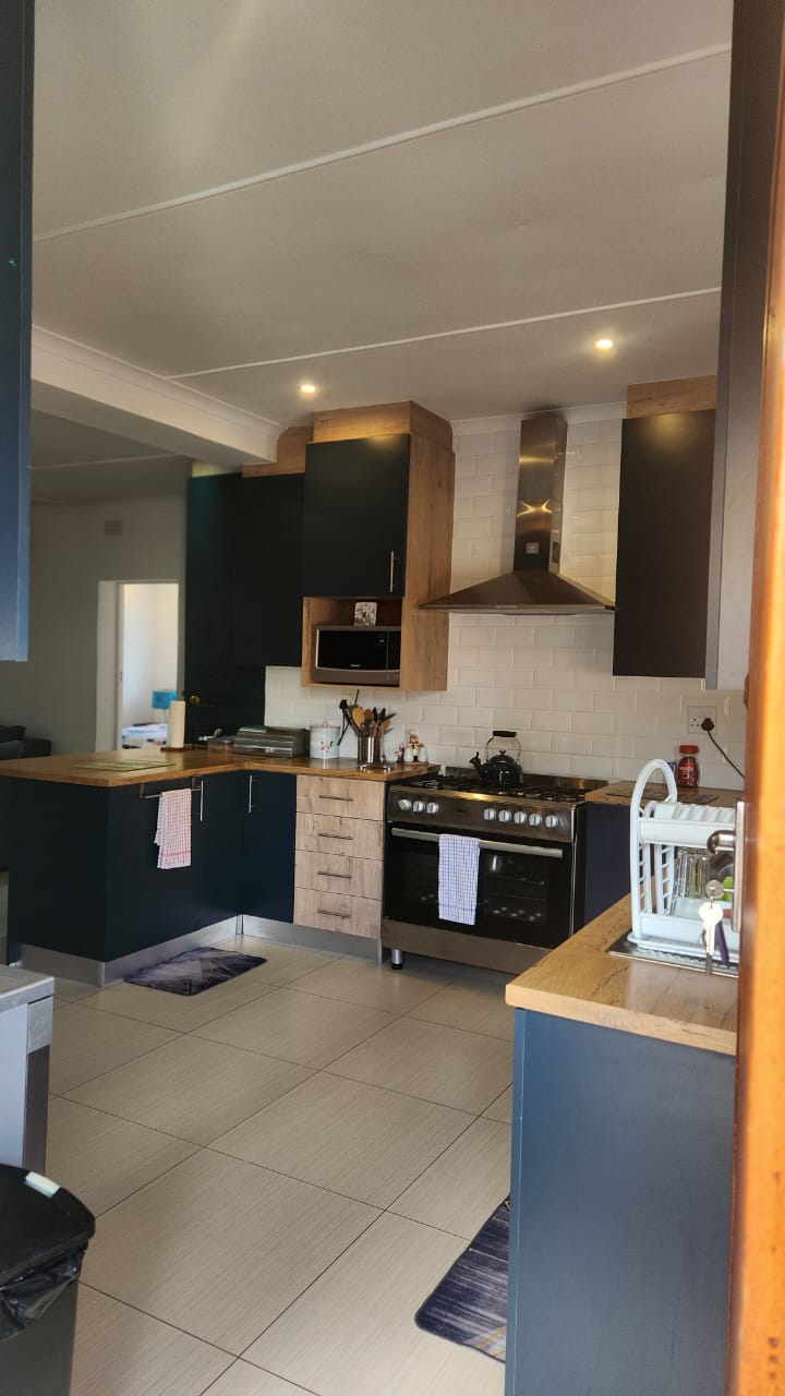 6 Bedroom Property for Sale in Glenmore KwaZulu-Natal