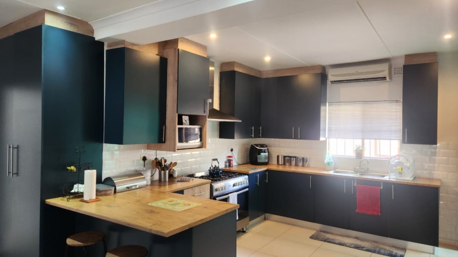 6 Bedroom Property for Sale in Glenmore KwaZulu-Natal