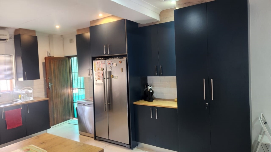 6 Bedroom Property for Sale in Glenmore KwaZulu-Natal