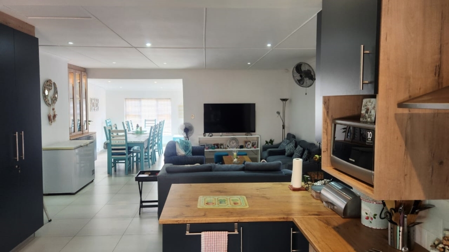 6 Bedroom Property for Sale in Glenmore KwaZulu-Natal