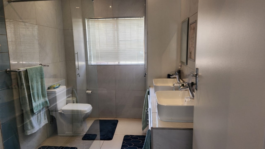6 Bedroom Property for Sale in Glenmore KwaZulu-Natal