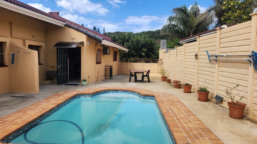 6 Bedroom Property for Sale in Glenmore KwaZulu-Natal