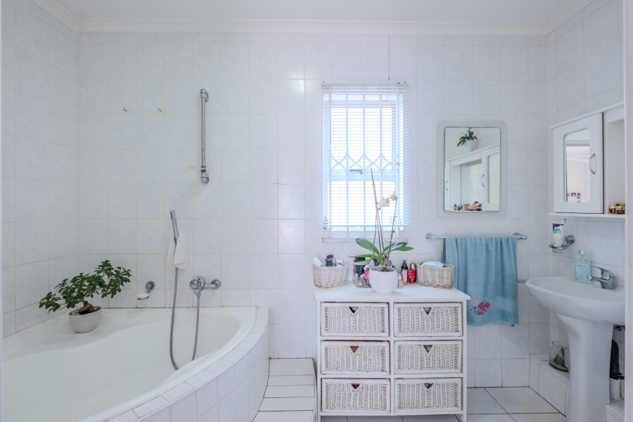 4 Bedroom Property for Sale in Sunningdale KwaZulu-Natal