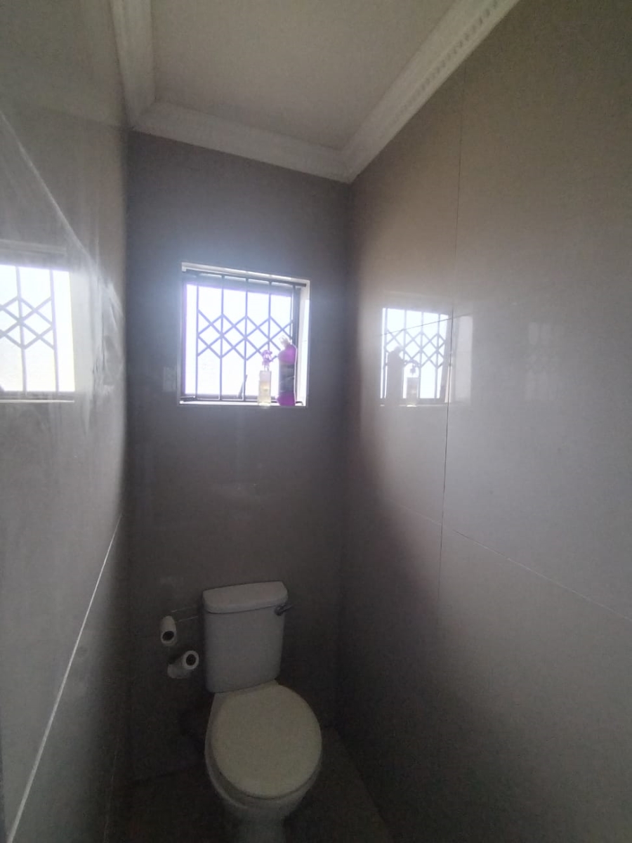 2 Bedroom Property for Sale in Amanzimtoti KwaZulu-Natal