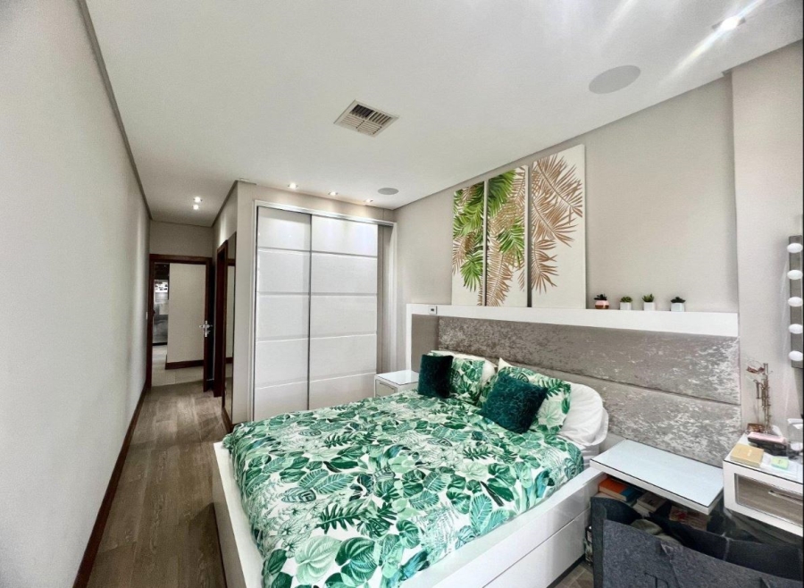 4 Bedroom Property for Sale in Essenwood KwaZulu-Natal
