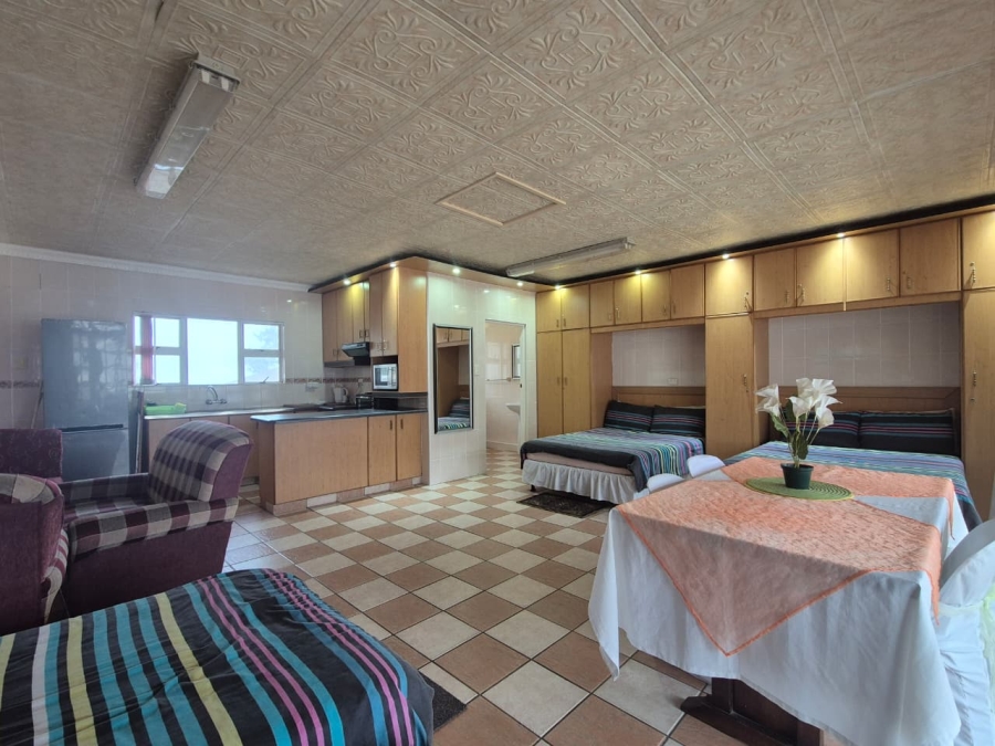 8 Bedroom Property for Sale in Tinley Manor KwaZulu-Natal