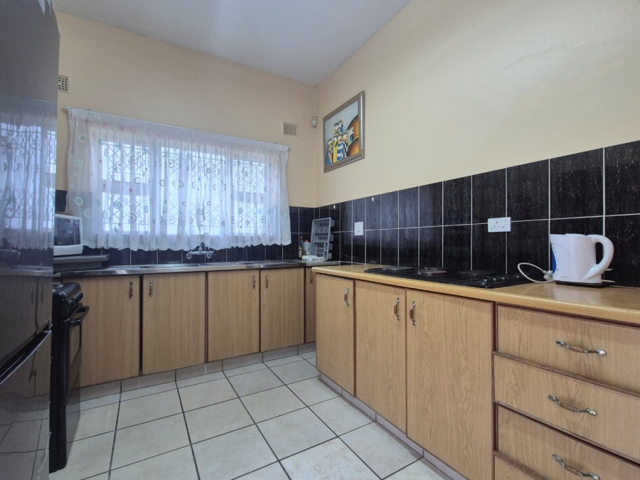 8 Bedroom Property for Sale in Tinley Manor KwaZulu-Natal