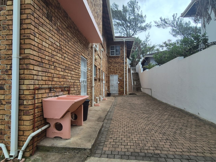 8 Bedroom Property for Sale in Tinley Manor KwaZulu-Natal
