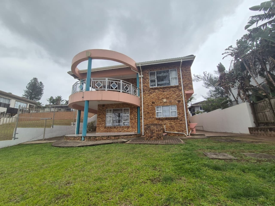 8 Bedroom Property for Sale in Tinley Manor KwaZulu-Natal