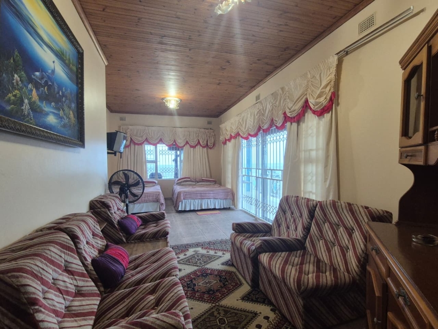 8 Bedroom Property for Sale in Tinley Manor KwaZulu-Natal