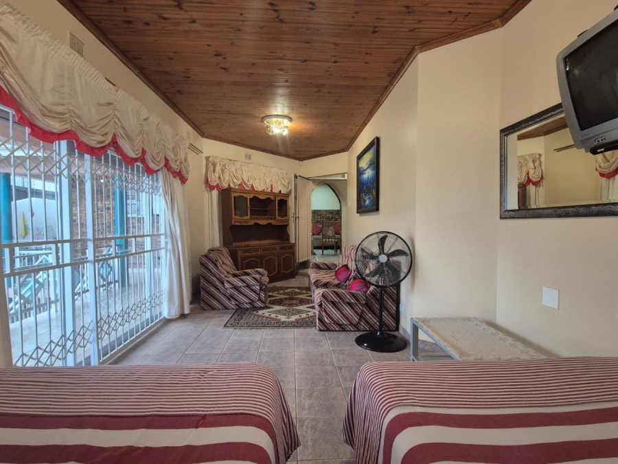 8 Bedroom Property for Sale in Tinley Manor KwaZulu-Natal