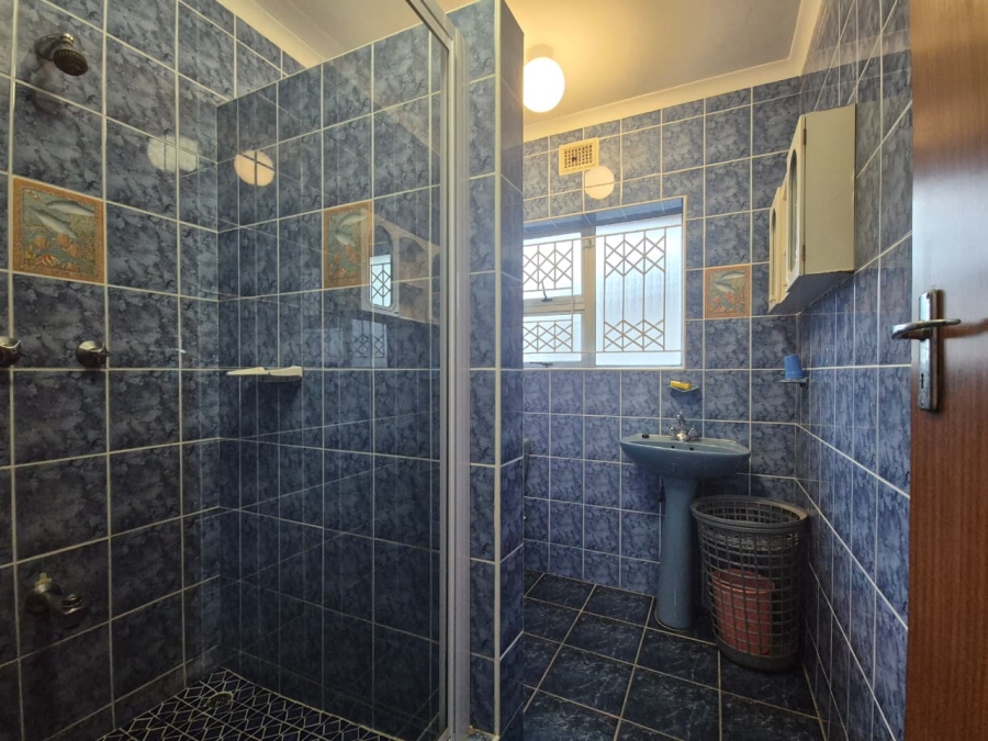 8 Bedroom Property for Sale in Tinley Manor KwaZulu-Natal