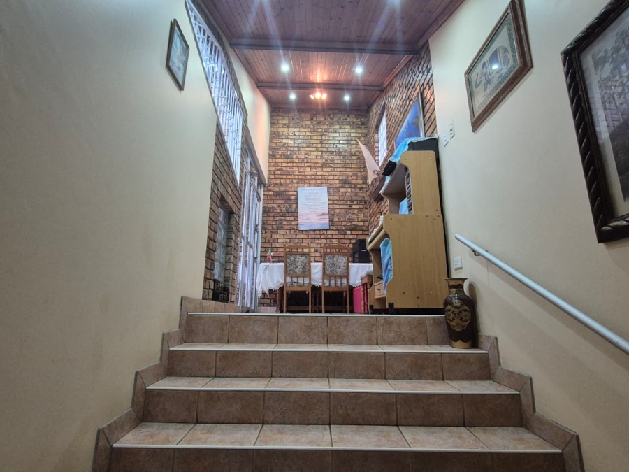 8 Bedroom Property for Sale in Tinley Manor KwaZulu-Natal