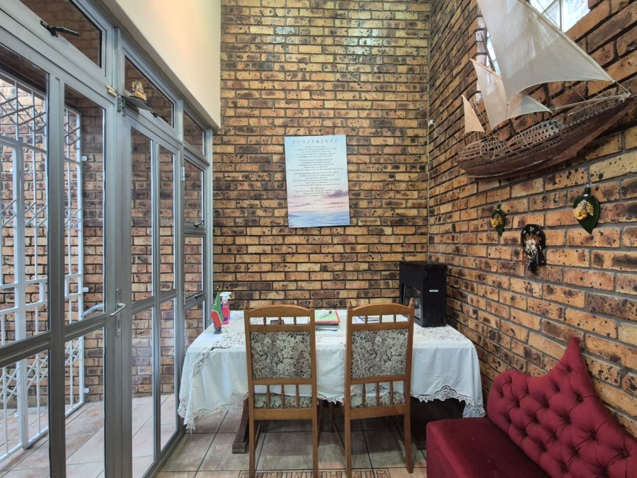 8 Bedroom Property for Sale in Tinley Manor KwaZulu-Natal