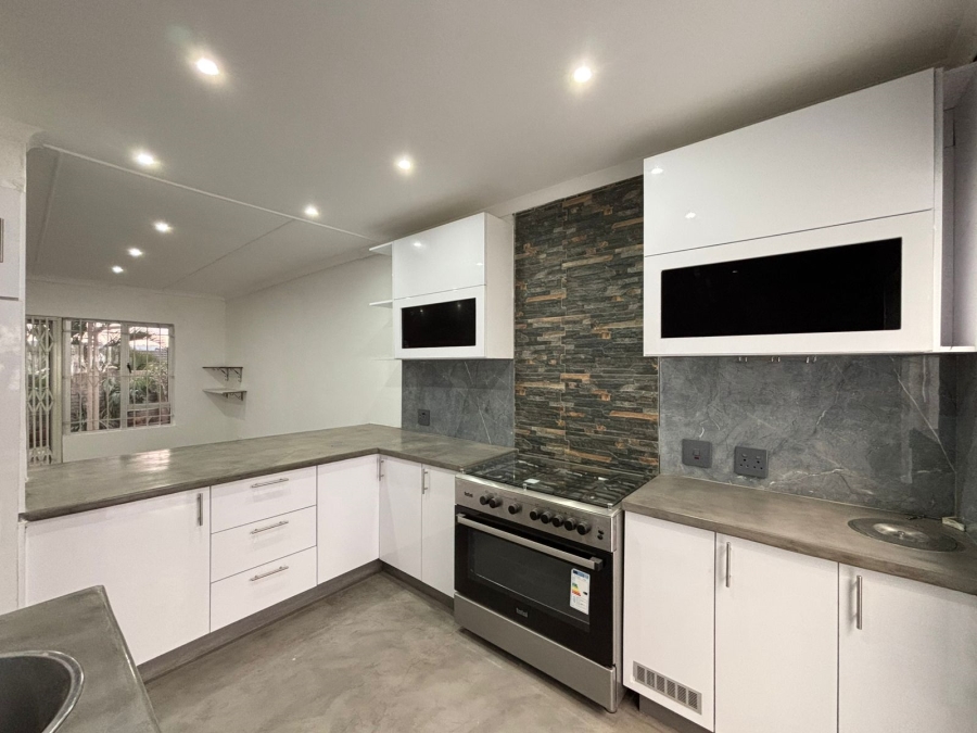2 Bedroom Property for Sale in Sherwood KwaZulu-Natal