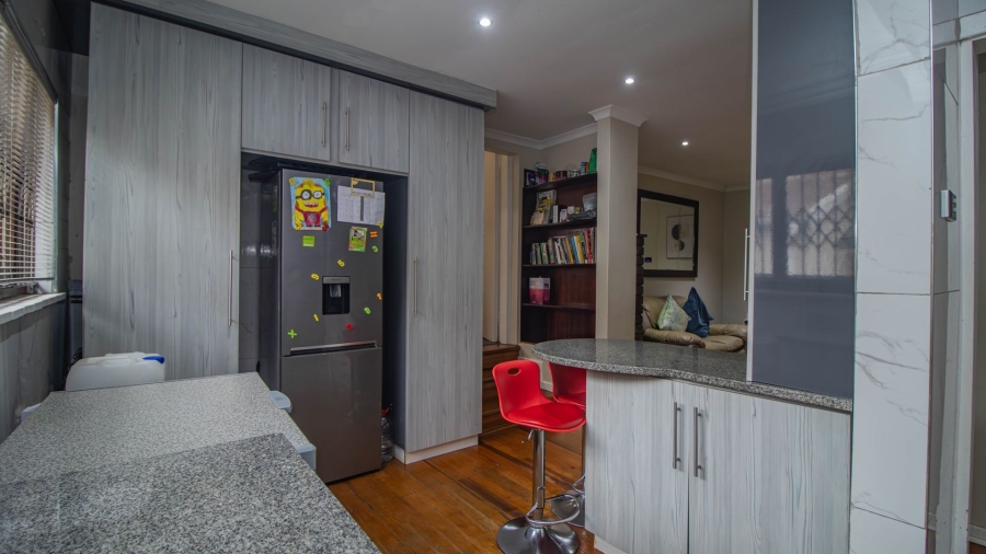 4 Bedroom Property for Sale in Brighton Beach KwaZulu-Natal