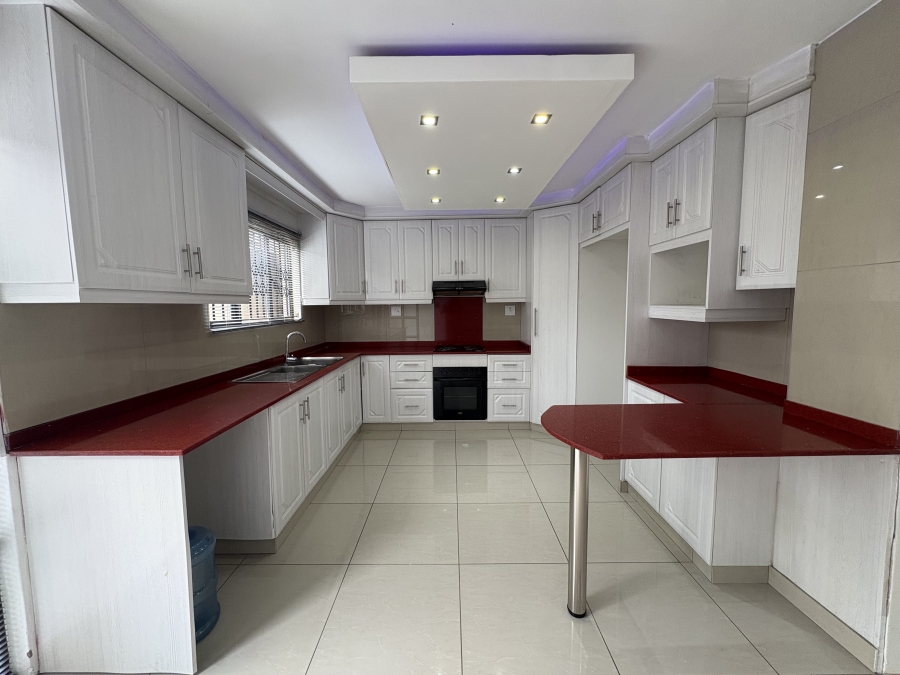 To Let 3 Bedroom Property for Rent in Northcroft KwaZulu-Natal