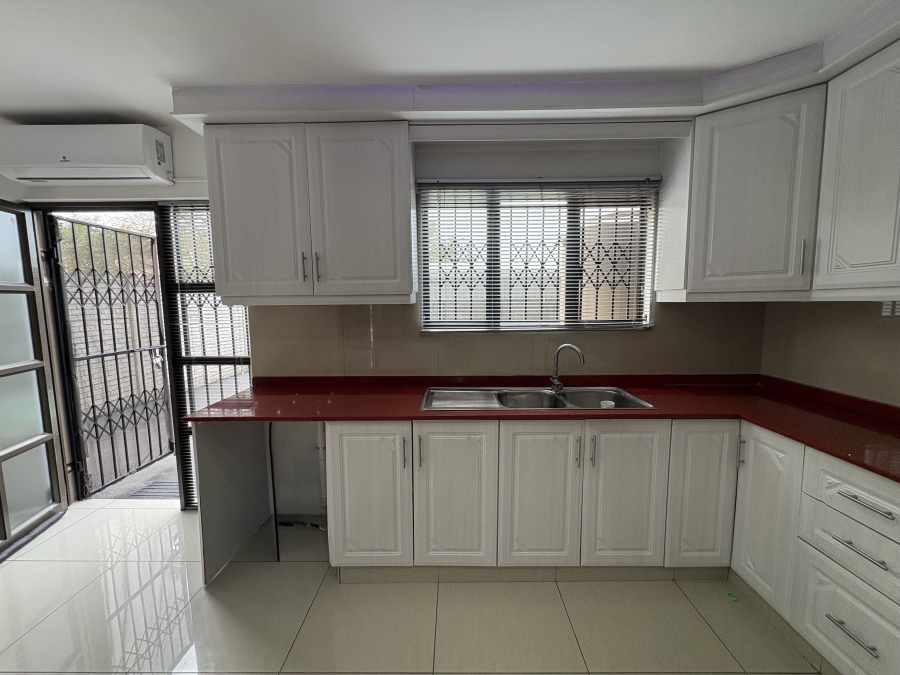 To Let 3 Bedroom Property for Rent in Northcroft KwaZulu-Natal
