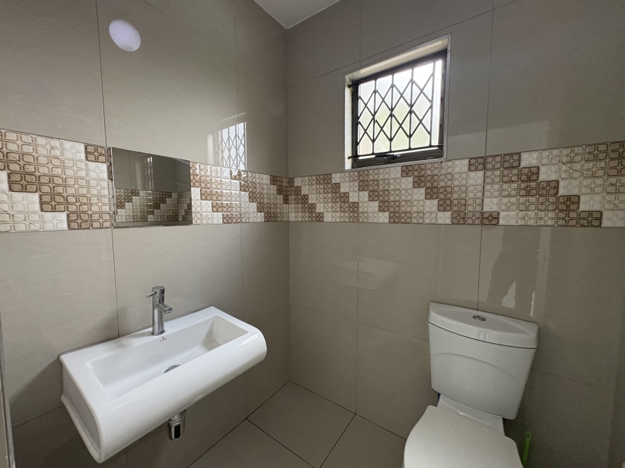 To Let 3 Bedroom Property for Rent in Northcroft KwaZulu-Natal