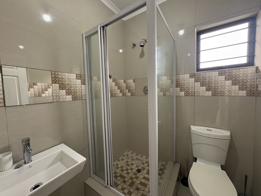 To Let 3 Bedroom Property for Rent in Northcroft KwaZulu-Natal