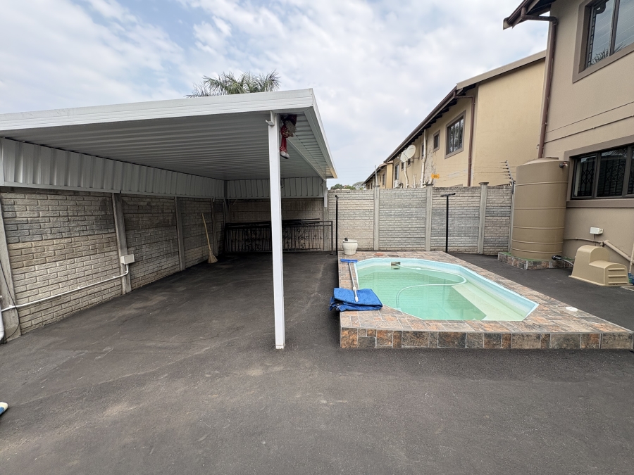To Let 3 Bedroom Property for Rent in Northcroft KwaZulu-Natal
