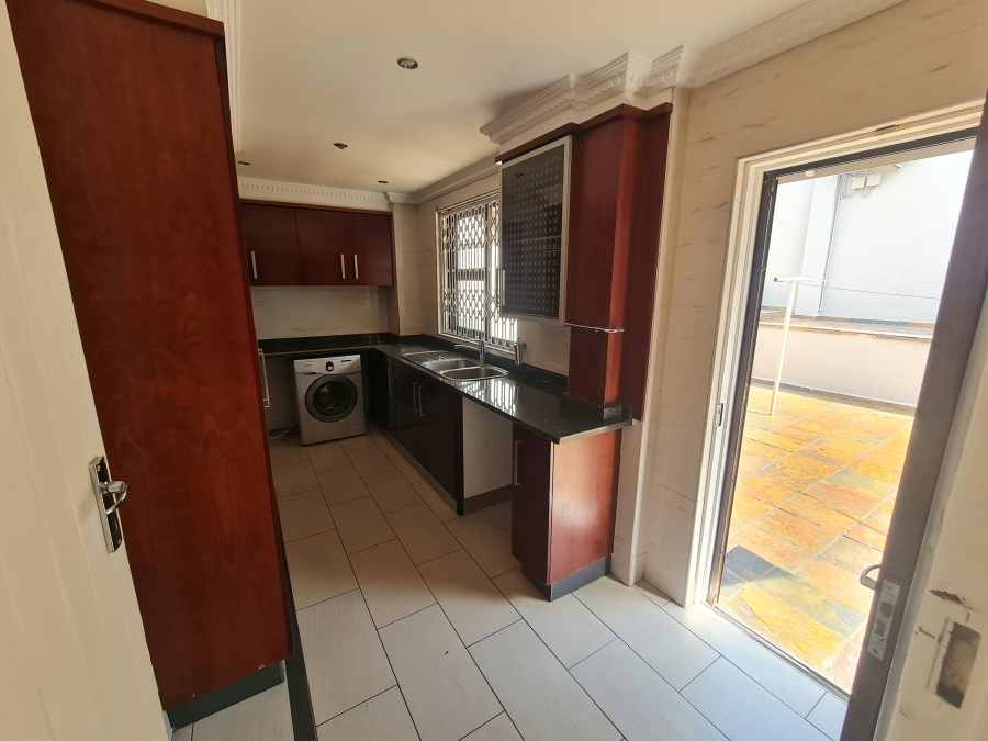 8 Bedroom Property for Sale in Montrose KwaZulu-Natal