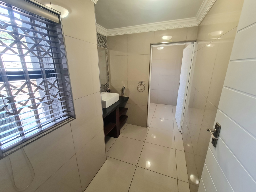 8 Bedroom Property for Sale in Montrose KwaZulu-Natal