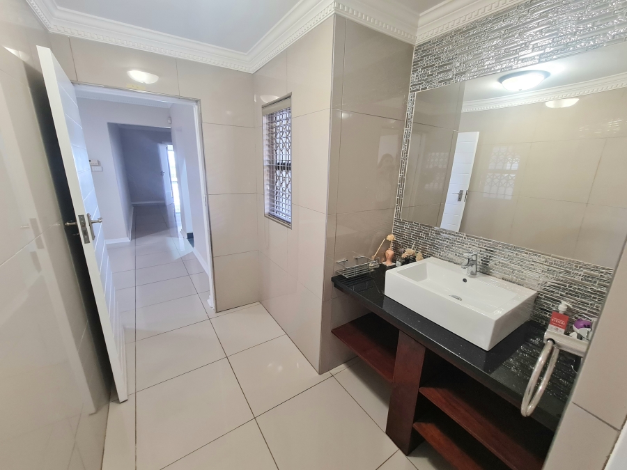 8 Bedroom Property for Sale in Montrose KwaZulu-Natal
