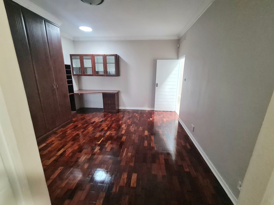 8 Bedroom Property for Sale in Montrose KwaZulu-Natal
