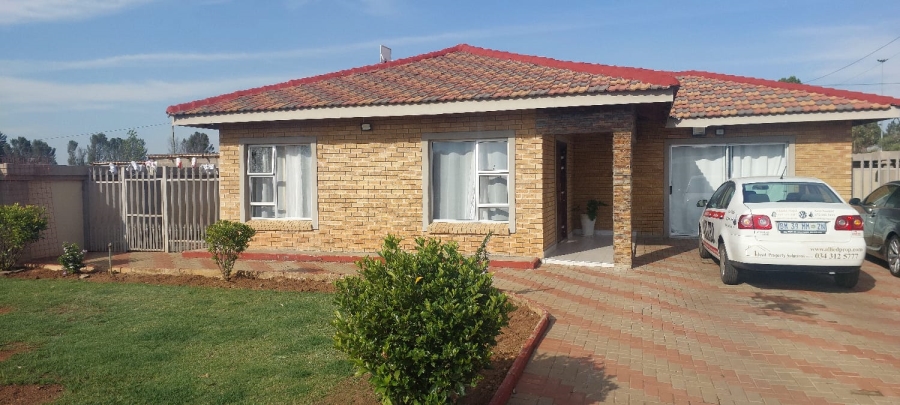 4 Bedroom Property for Sale in Sunset View KwaZulu-Natal