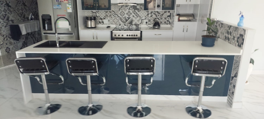 4 Bedroom Property for Sale in Sunset View KwaZulu-Natal