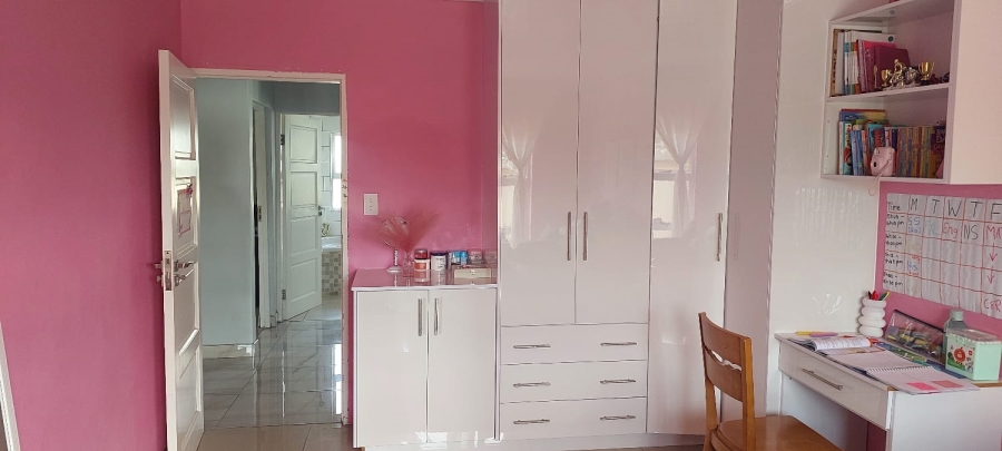 4 Bedroom Property for Sale in Sunset View KwaZulu-Natal