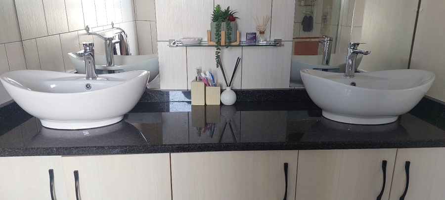4 Bedroom Property for Sale in Sunset View KwaZulu-Natal