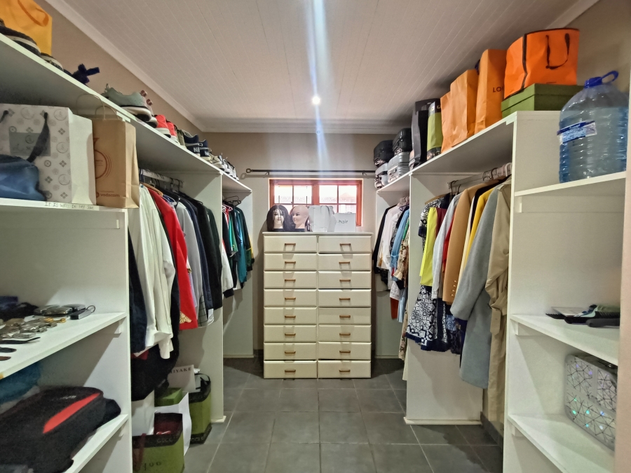 4 Bedroom Property for Sale in Meer En See KwaZulu-Natal