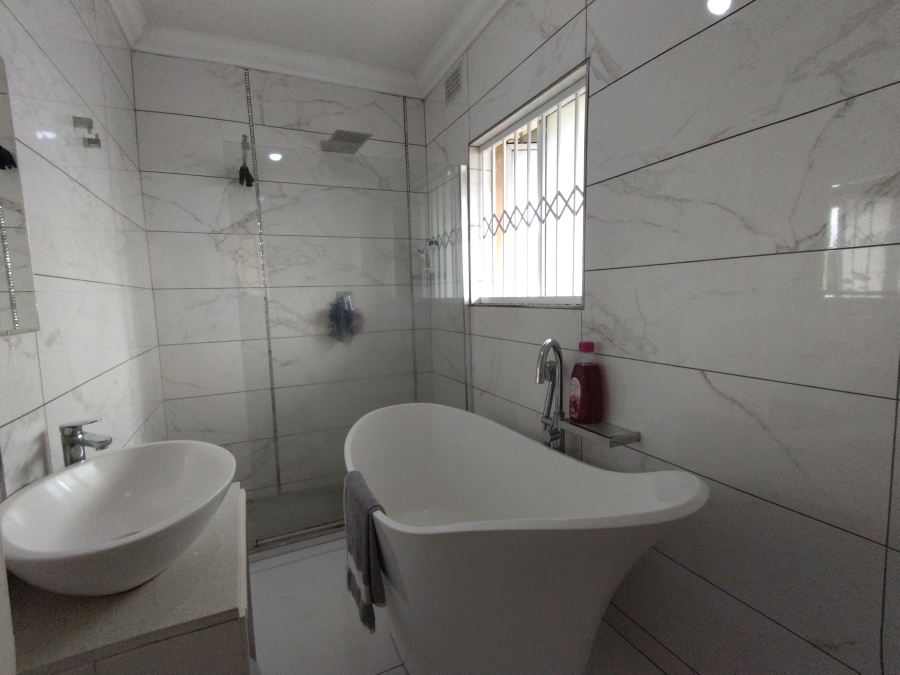 3 Bedroom Property for Sale in Essenwood KwaZulu-Natal