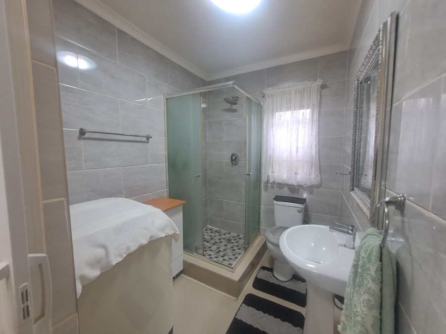2 Bedroom Property for Sale in Uvongo Beach KwaZulu-Natal