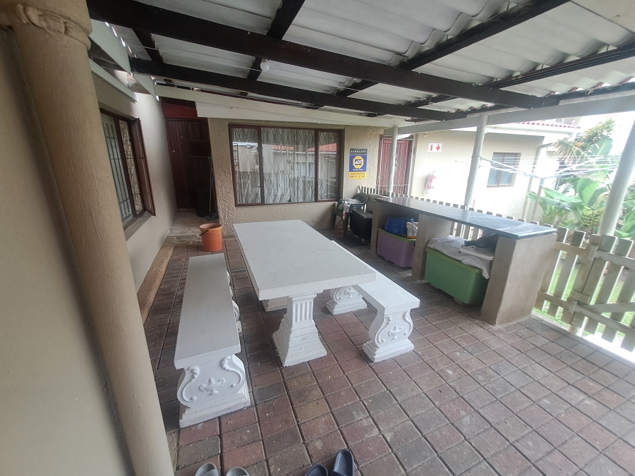 2 Bedroom Property for Sale in Uvongo Beach KwaZulu-Natal
