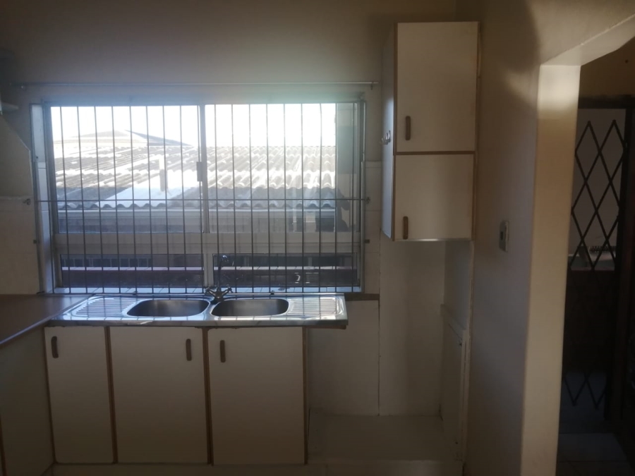 To Let 2 Bedroom Property for Rent in Amanzimtoti KwaZulu-Natal
