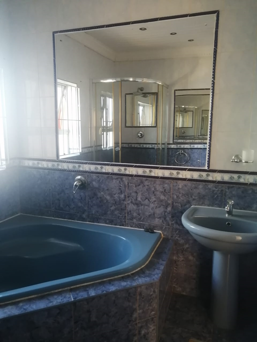 To Let 2 Bedroom Property for Rent in Amanzimtoti KwaZulu-Natal